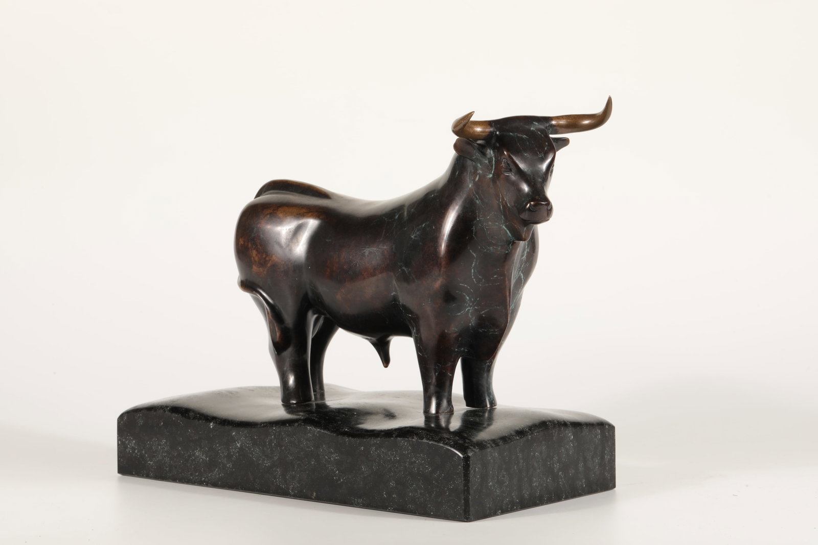 Bull Figurine on Snowflake Obsidian: Bull figure on snowflake obsidian, 20th century, depiction of a powerful bull made of dark patinated bronze. Contrasting horns made of light golden bronze. Mounted on a rectangular polished base made