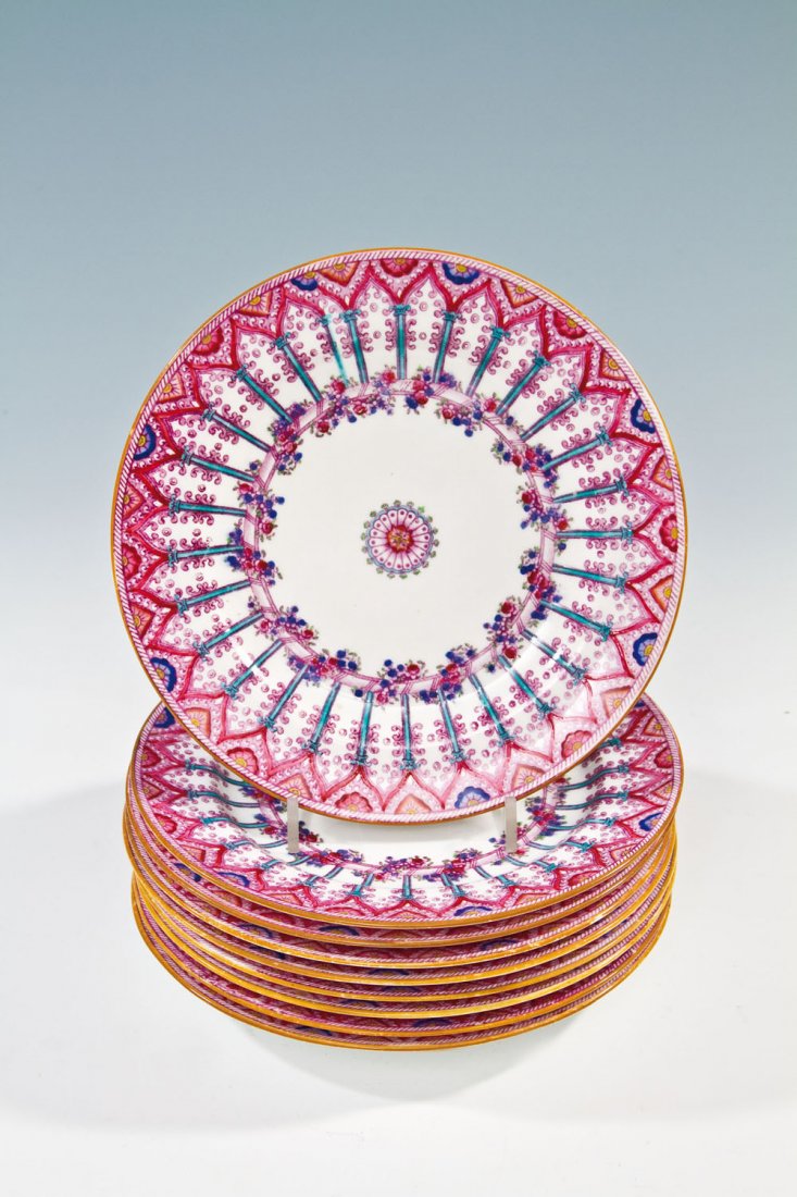 Neun Teller: Neun Teller Minton, um 1900 Runde, flach gemuldete Form. Bunter Umdruckdekor. Stempelmarke. D. 20 cm Neun Teller Minton, um 1900 Runde, flach gemuldete Form. Bunter Umdruckdekor. Stempelmarke. D. 20 c