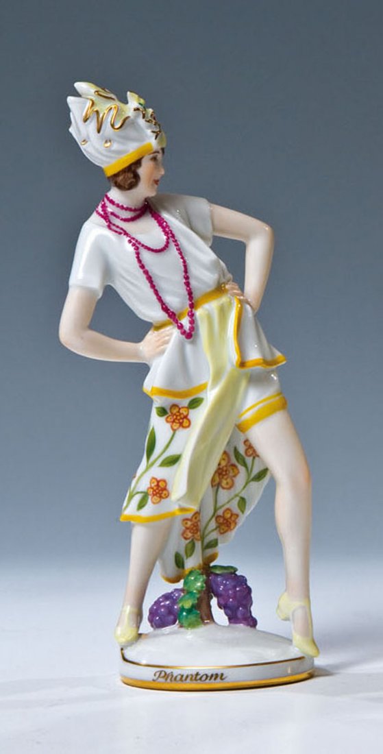 ''Phantom'' (Tilly Losch): 'Phantom'' (Tilly Losch) Mathilde Jacksch (Entwurf), Augarten, Wien, um 1927 Rundsockel mit Weinrebe als Stütze. Reich staffiert in bunter Aufglasurmalerei und Gold. Auf dem Sockelrand in Gold bez.: