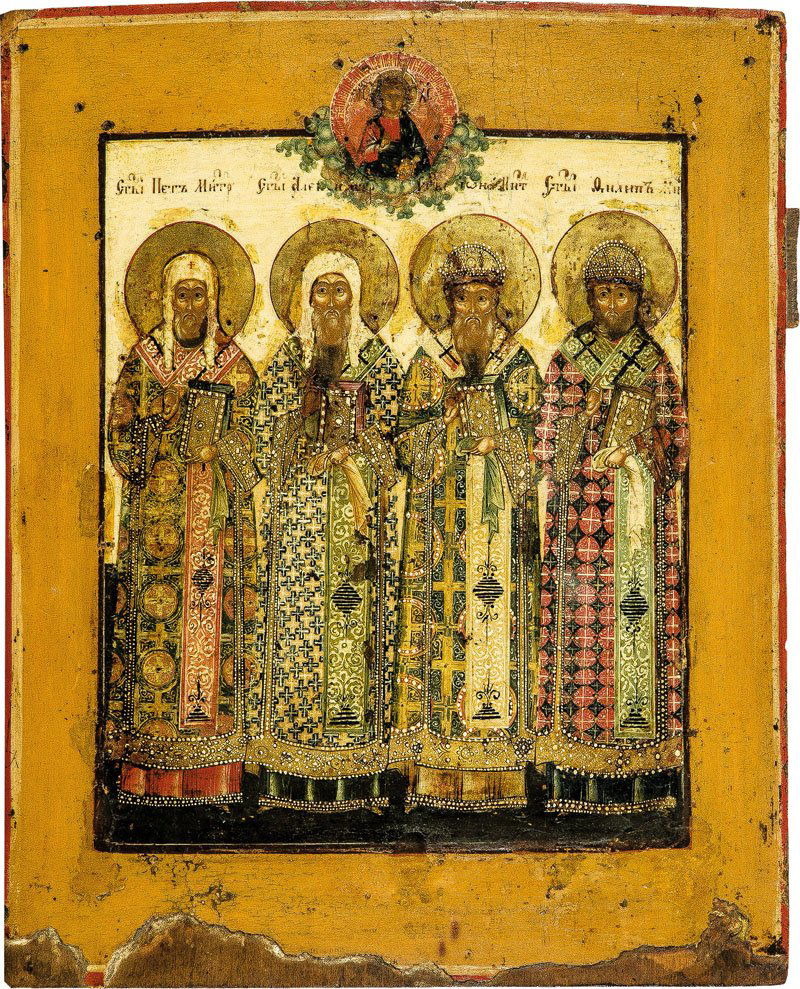 Feine Ikone mit den vier Metropoliten von Moskau: Feine Ikone mit den vier Metropoliten von Moskau Russland, Ende 19. Jh. Laubholzeinzeltafel mit zwei gegenständigen Rückseitensponki. Flaches Kowtscheg, Lewkas, Eitempera, partielle Vergoldung. Ganz