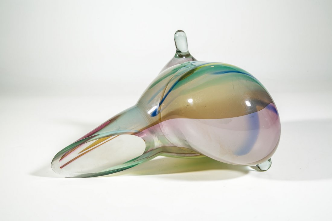 Objekt: Objekt Marvin Lipofsky Farbloses Glas, mit mehrfarbigen Einschmelzungen, zusammengeschmolzen, frei geblasen und geformt, geschliffen. Spannungsriß. L. 27 cm