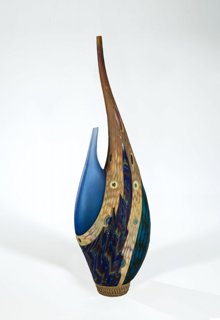 Bedeutendes Vasenobjekt: Bedeutendes Vasenobjekt Davide Salvadore, um 2005 Klar- und Farbglas, mit eingeschmolzenen mehrfarbigen Murrine und Bändern, in 'incalmo'- Technik verschmolzen. Die gesamte Oberfläche mit Liniengrav