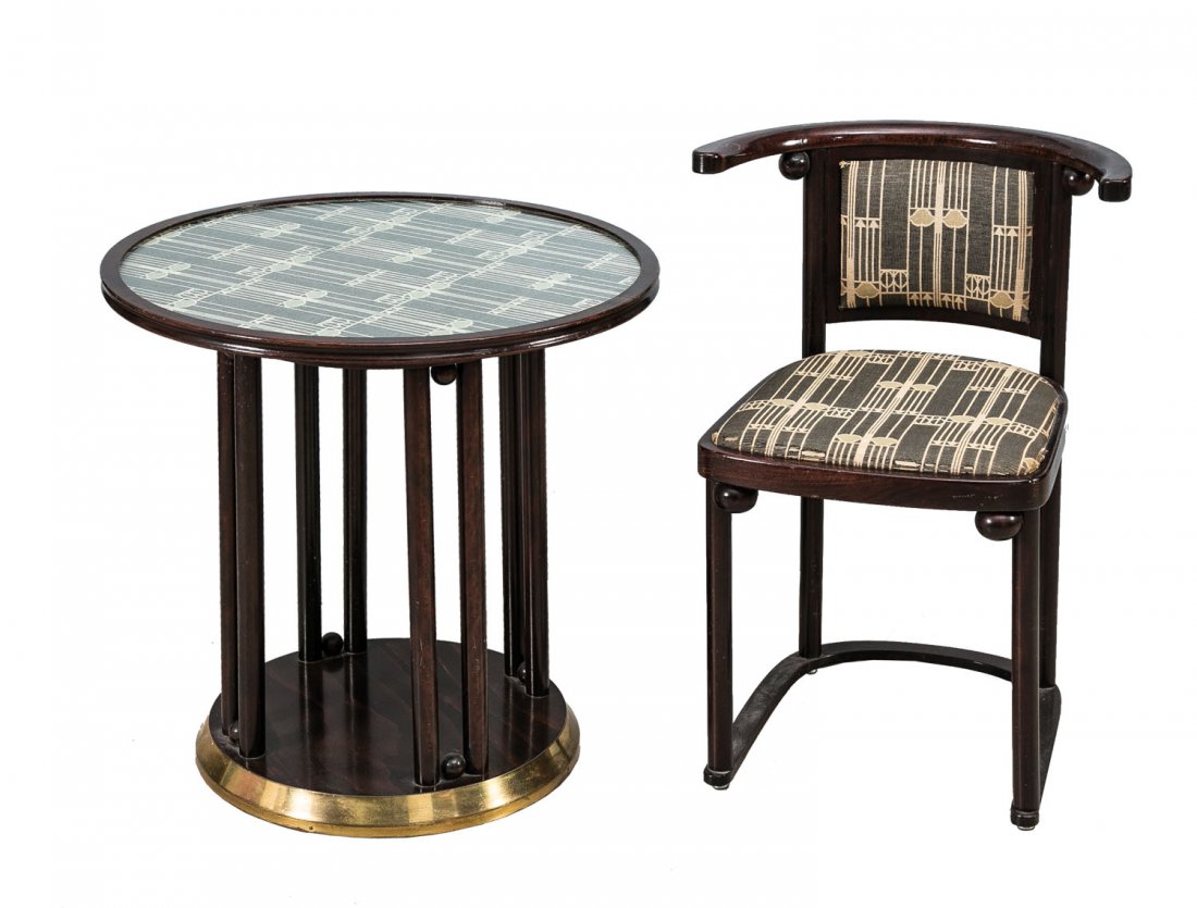 Josef Hoffmann (Entwurf nach): Josef Hoffmann (Entwurf nach) 1831 Pirnitz - 1904 Wien Jugendstil-Sitzgruppe ''Fledermaus''. 20. Jh. Holz, gebogen, rötlich gebeizt, poliert und gepolstert. Entwurf um 1905/07 für den Vorraum des Fl