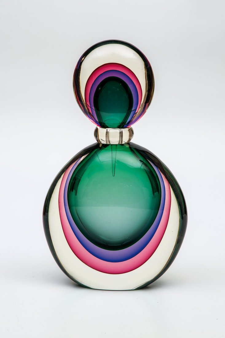Großer Flakon mit Stöpsel ''Sommerso'': Großer Flakon mit Stöpsel ''Sommerso'' Luigi Onesto für Vetreria Artistica Oball, Murano, Ende 20. Jh. Farbloses dickwandiges Glas mit dreifachem Unterfang in Grün, Blau und Violett. Unterseite in
