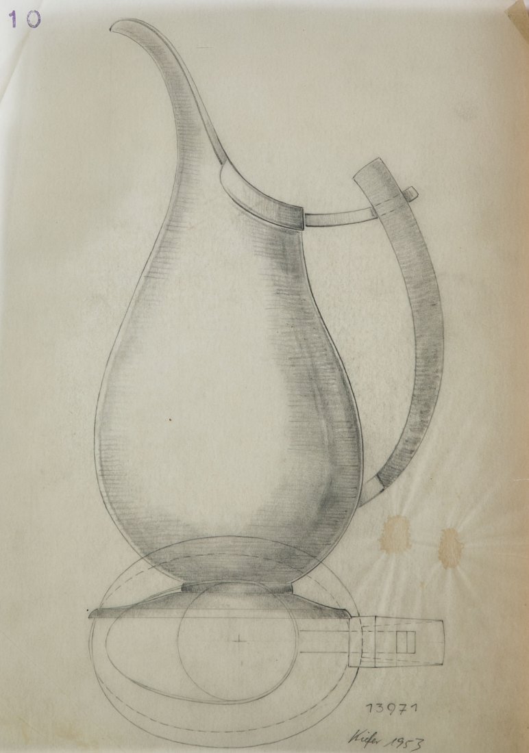 49 Werkstattzeichnungen: 49 Werkstattzeichnungen Heilbronn, Firma Bruckmann & Söhne, 1910-1960 Bleistift und Tinte auf Pergamentpapier. Auf- und Grundriss-Zeichnungen verschiedener Silberobjekte mit Material- und Größenang