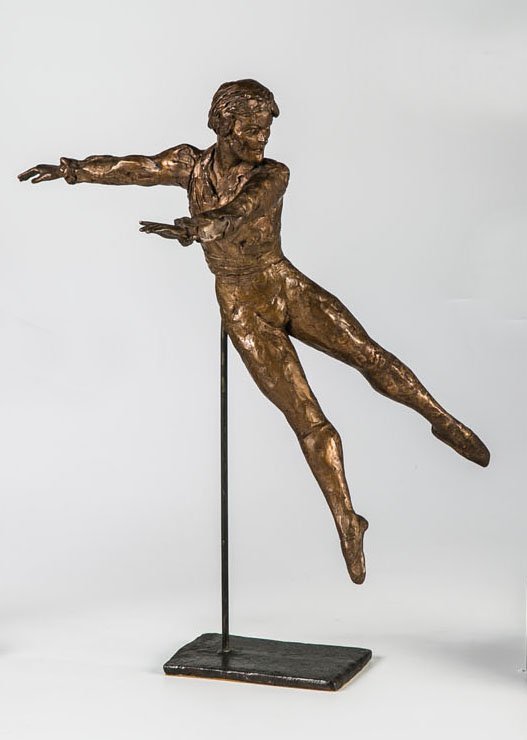 M. David: M. David 20. Jh. Tänzer ''Mikhail Baryshnikov''. 1976. Bronze, braun-golden patiniert. Auf der Plinthe bez. ''M. David 76'', ''M. Baryshnikov 7/12''. H. 40 cm Dancer "Mikhail Baryshnikov". Bronze, br