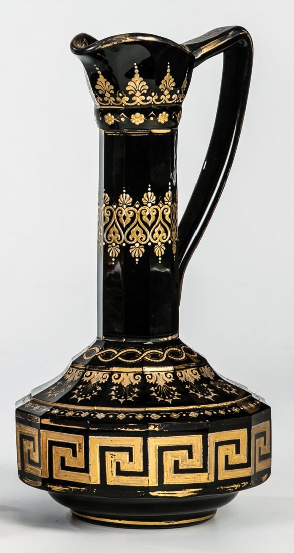 Henkelkrug aus schwarzem Hyalithglas (1 of 1)