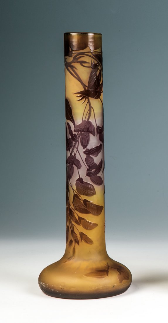 Stangenvase mit Glyzinien (1 of 1)