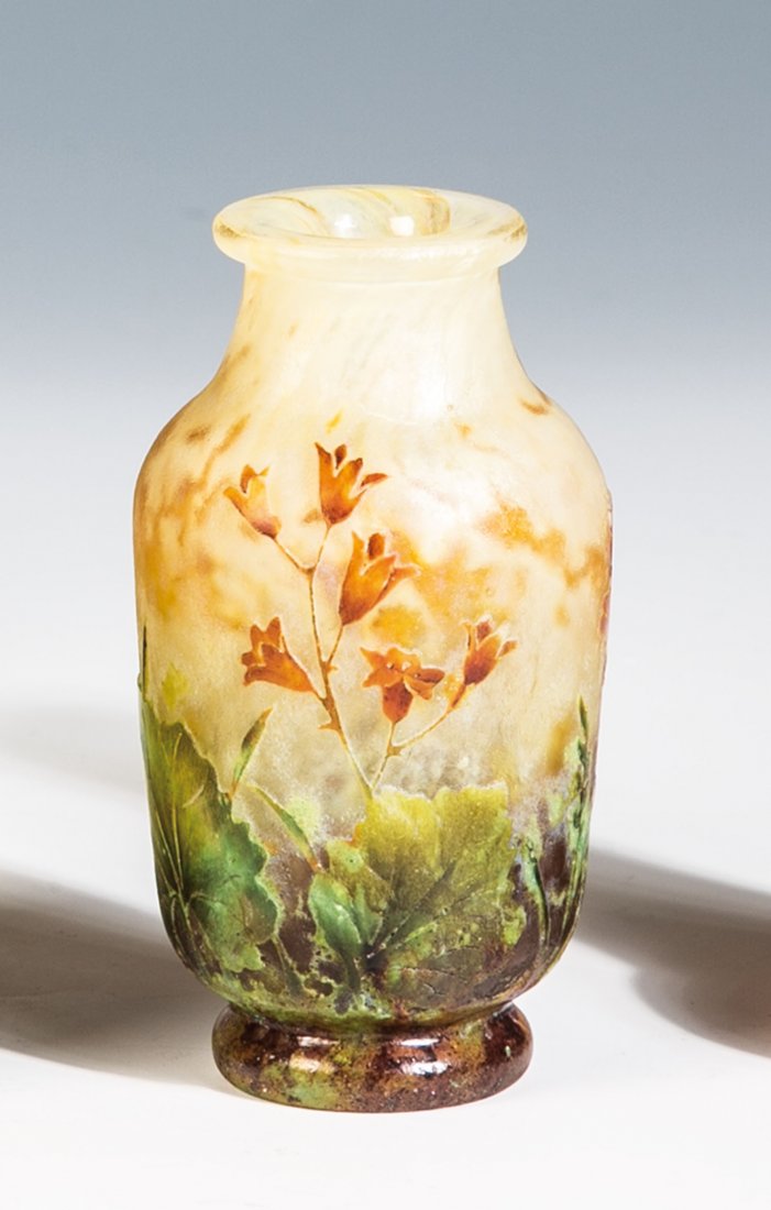 Väschen mit Glockenblumen (1 of 1)