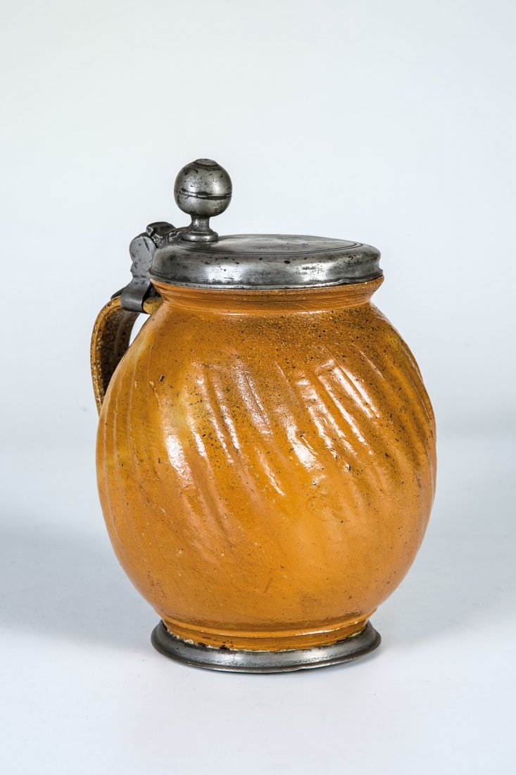 Steinzeugkrug mit Zinndeckel (1 of 1)