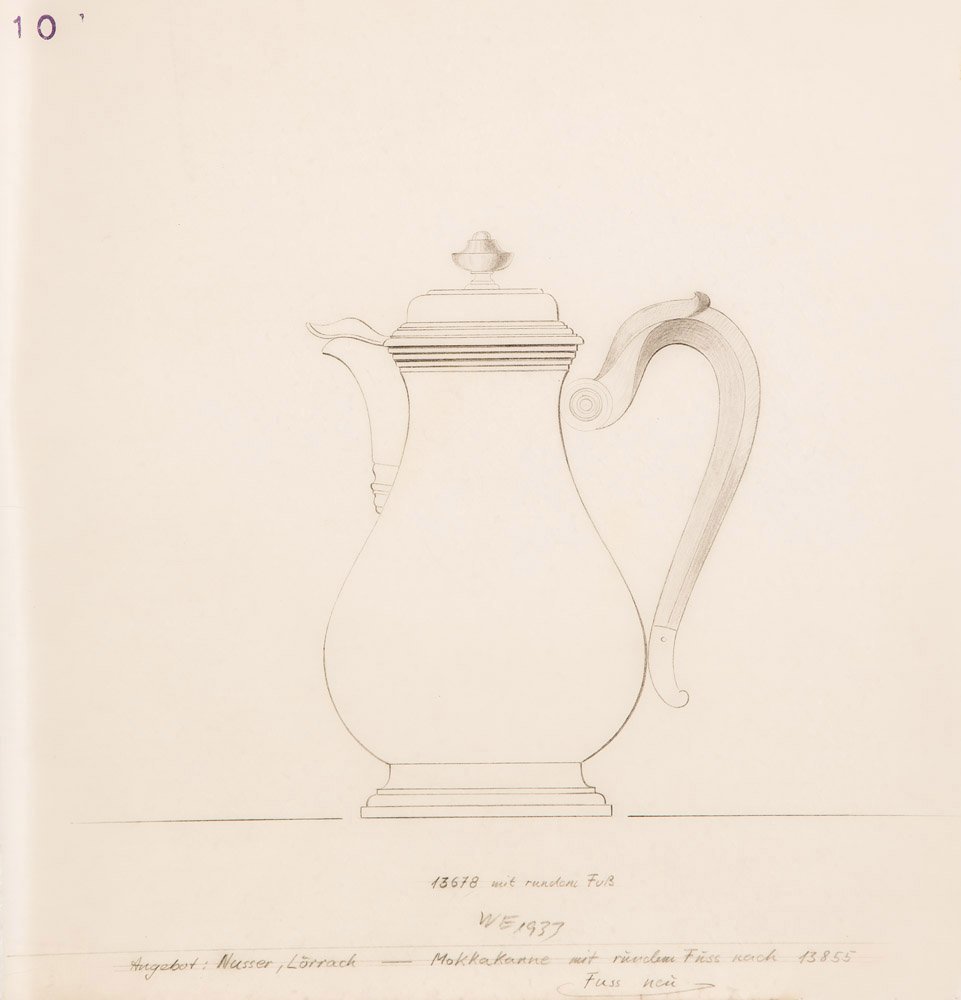 71 Werkstattzeichnungen: German: 71 Werkstattzeichnungen Heilbronn, Bruckmann & Söhne, 1900-1965 Bleistift und Tinte auf Pergamentpapier. Auf- und Grundriss-Zeichnungen verschiedener Silberobjekte mit Material- und Größena