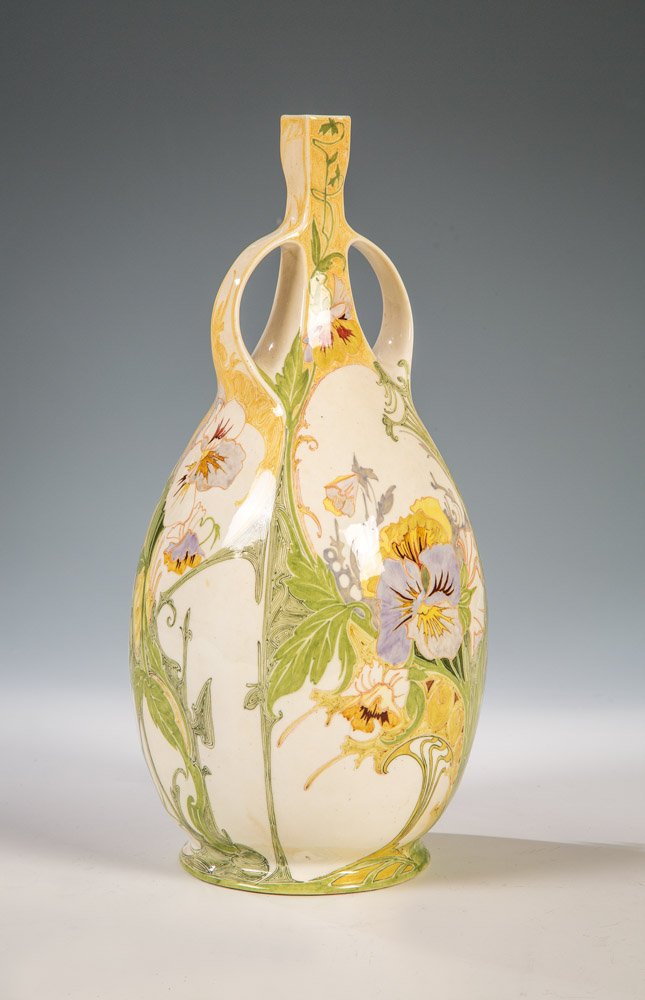 GroÃŸe Zierhenkelvase mit StiefmÃ¼tterchen (1 of 1)