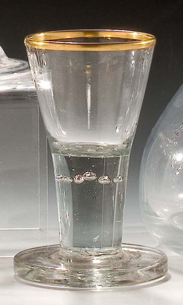 Schnapsglas mit Goldrand