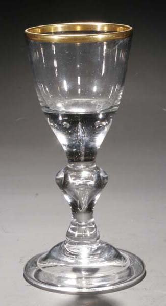 Kelchglas mit Goldrand