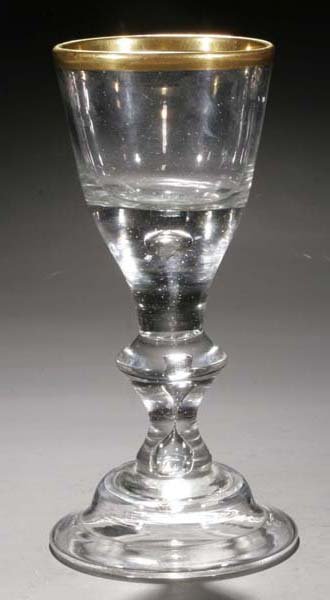 Kelchglas mit Goldrand
