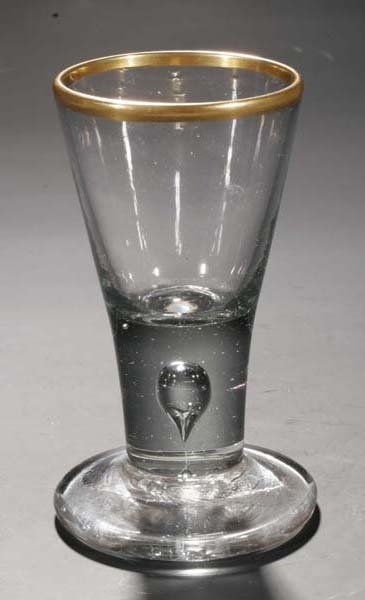 Schnapsglas mit Goldrand