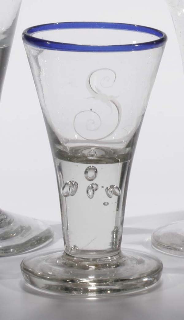 Schnapsglas mit Blaurand