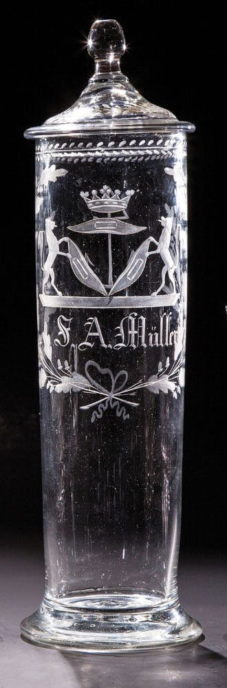 Hohes Stangenglas mit Deckel und Zunftemblem der Weber (1 of 1)