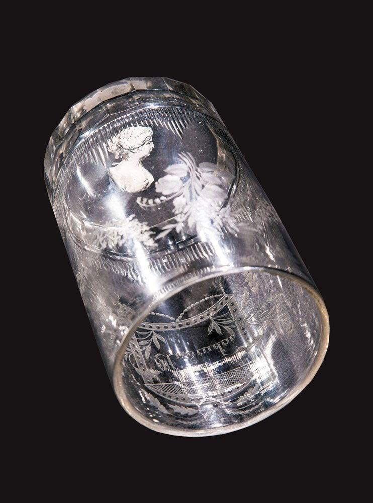 Andenken-Becher mit Pastenbildnis von Königin Luise von (1 of 1)