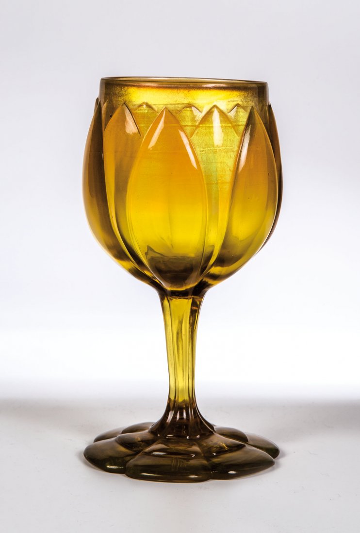 Seltenes Weinglas ''Favrile'' mit Seerosenblüte (1 of 1)