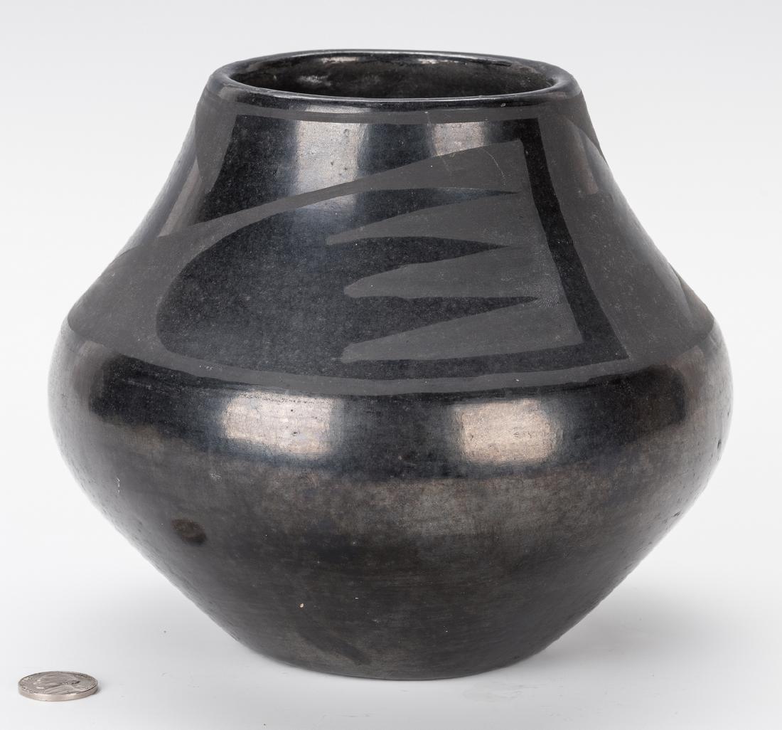 San Ildefonso Blackware Jar, Marie & Julian (1 of 9)