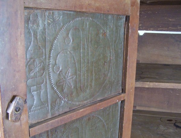 Exceptional early Sullivan County, TN pie safe - 5