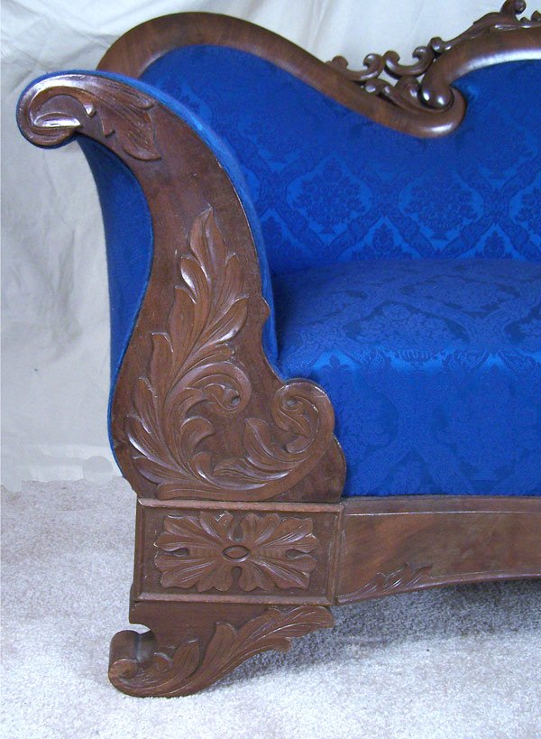 Classical caved sofa in blue upholstery - 2