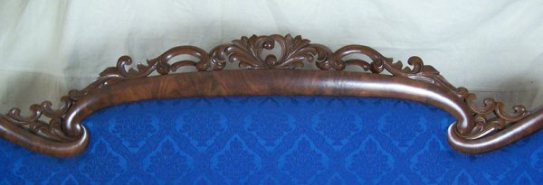 Classical caved sofa in blue upholstery - 4