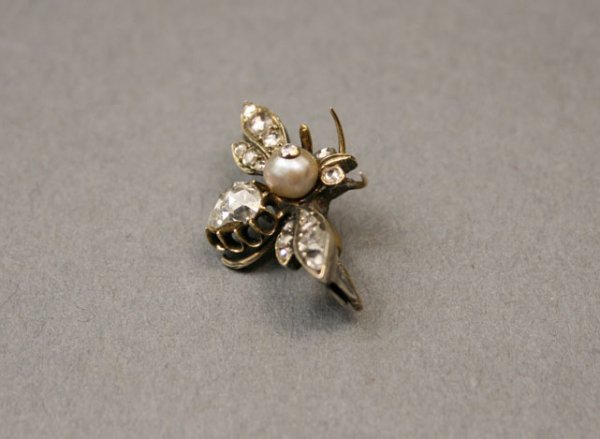 Victorian bee gold jewelry pin with diamonds - 2