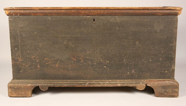 Small painted blanket chest, possibly GA: Small yellow pine blanket chest, possibly Georgia, with old green paint. Dovetailed case, bracket feet with spur returns. Condition - minor wear to corner of top molding, old replaced section of moldi