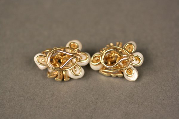 Pair of ladies pearl and diamond earrings - 3