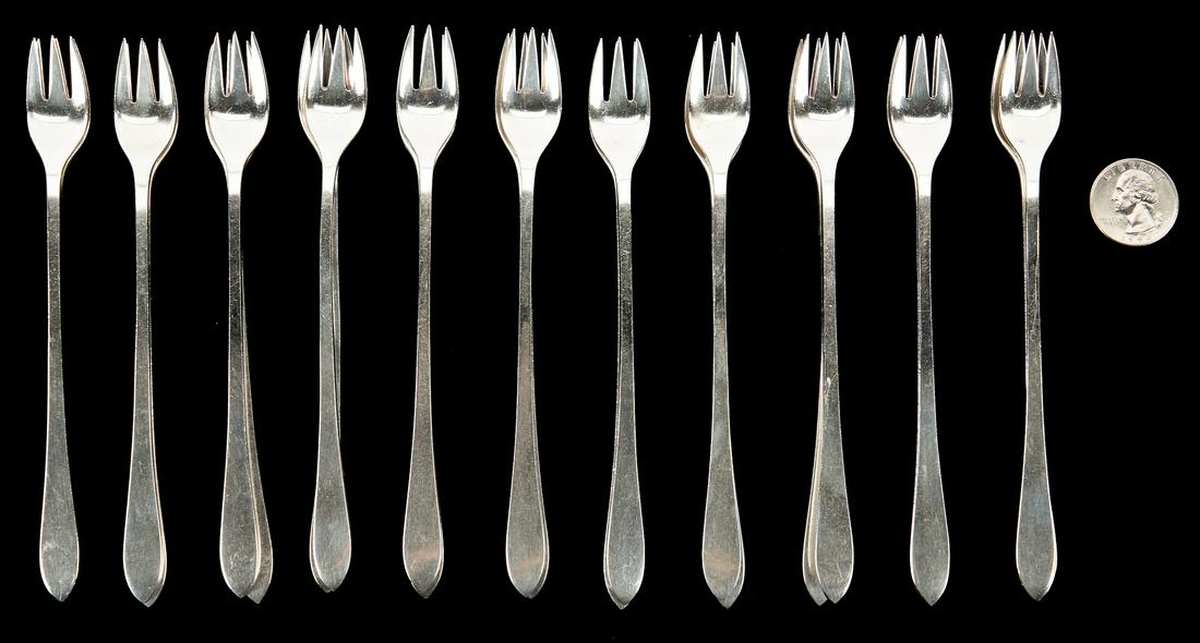 22 Tiffany Fanueil Pattern Sterling Cocktail Forks (1 of 5)