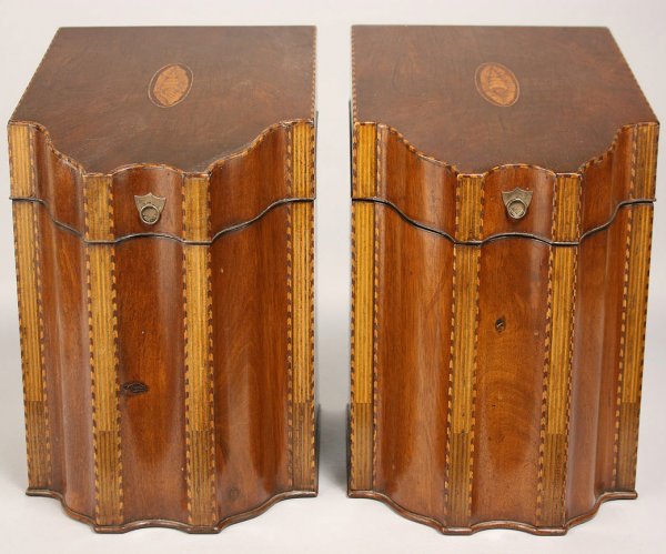 Pair inlaid mahogany knife boxes: Pair of inlaid mahogany knife boxes with serpentine fronts, shell-inlaid slant top, herringbone inlaid edges, with herringbone and banded inlaid conforming case. Interior inlaid. Very good condition. 