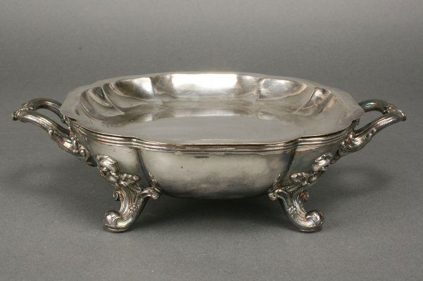 Regency warming stand, Old Sheffield silver on cop: Regency Old Sheffield silver plate warming stand with square scalloped sides and removable top plate, four scrolled feet and reeded handles. Marked on base with crossed arrows (maker's mark of T & J C