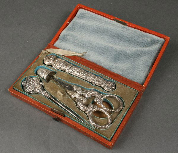 527 Cased sterling silver sewing kit, 19th c.