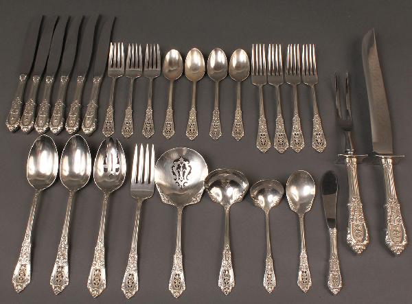 Wallace Rose Point Sterling Flatware, 28 pcs.: Set of Sterling Silver flatware by Wallace Silversmiths Inc., Wallace Rose Point pattern, including 6 dinner knives, 4 dinner forks, 3 salad forks, 4 teaspoons, 1 master butter knife, 1 carving knife,