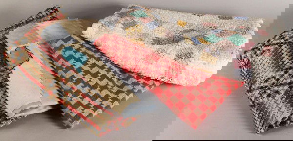 Lot of 4 Textile Items: Lot of four textile items - 1st item - Double wedding ring quilt comprised of machine-pieced printed cotton fabrics with elaborate hand quilting with scalloped border. Condition - Overall good conditi