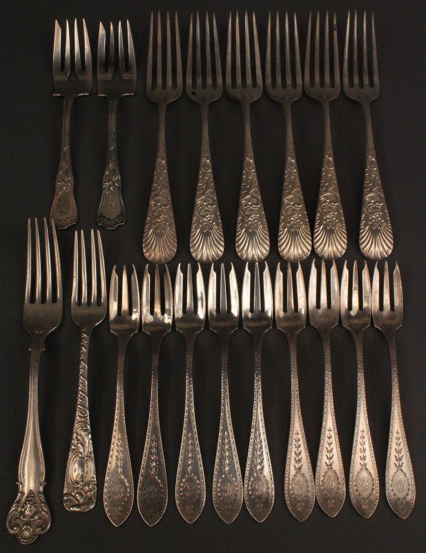Lot of 19 sterling silver forks, assorted patterns: Lot of 19 sterling silver forks in assorted patterns. Includes 9 Towle cocktail forks, 6 matching Frank Smith salad forks, 1 Frank Smith youth fork, 2 Gorham salad forks, and 1 Towle sterling fork. Al