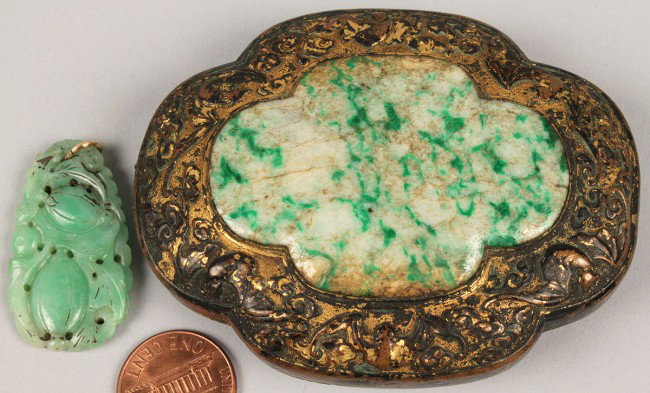Lot of 2 Chinese Jade items incl. bronze buckle: Lot of 2 Chinese jade items. 1ST ITEM: Shaped gilt bronze buckle with border depicting flying bats, mottled green jade insert. Dovetailed slide on back. Overall good condition , wear/oxidation to meta