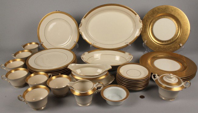 Lot of Porcelain Dinnerware, Various Makers: Assembled lot of porcelain dinnerware from various makers, 35 total pieces. Includes: 5 gilt-rimmed dinner plates by Theodore Haviland (NY); 1 fruit dish by Rosenthal; and a partial set of "Bracelet" 