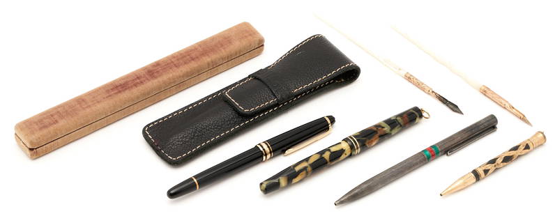 6 Pens incl. Montblanc, Gucci, Wahl, 2 Mother of Pearl: Six (6) luxury pens including 1 Gucci sterling silver ballpoint pen with enamel banding, twist-action cap with maker's mark and hallmarks; 1 Montblanc Meisterstuck black felt tip pen with snap-on cap;