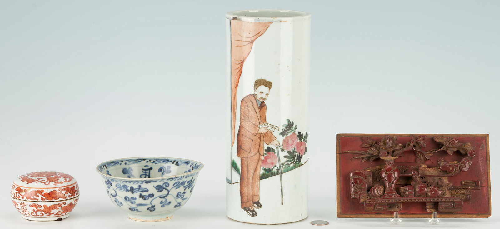 4 Chinese Decorative Items, incl. Porcelain (1 of 20)