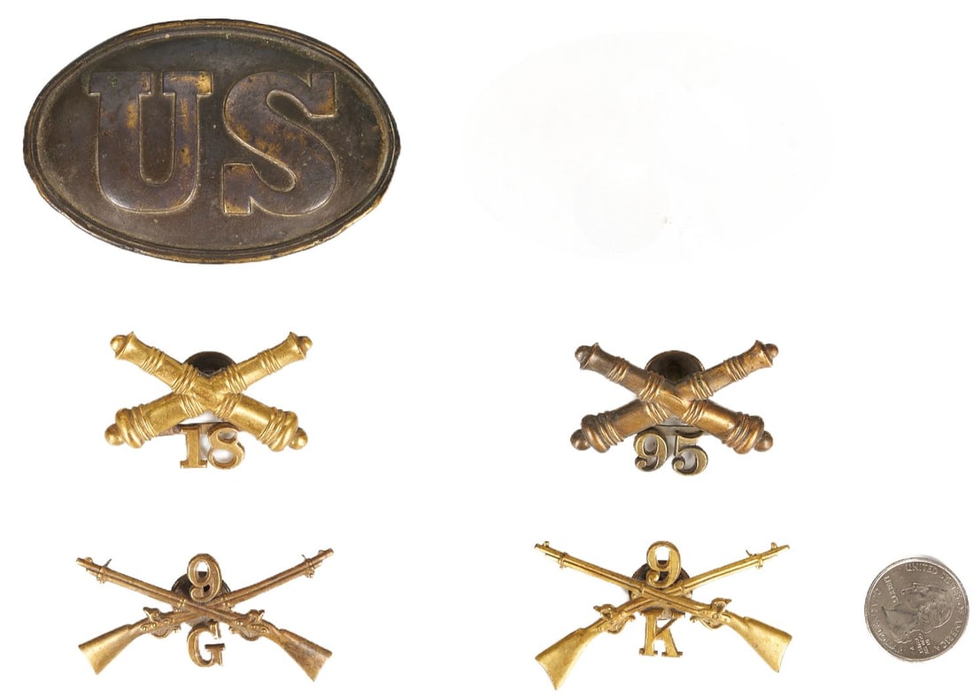 5 pcs. Civil War and Post War Items, incl. Buckle & Pins: Five (5) Civil War and post-war items, buckle and pins. Includes one (1) U.S. belt buckle; two (2) crossed cannon insignia lapel or hat pins; two (2) crossed rifle insign
