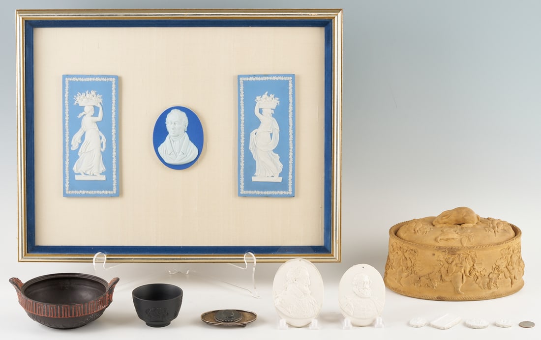 13 Pieces of English / Wedgwood Porcelain (1 of 20)