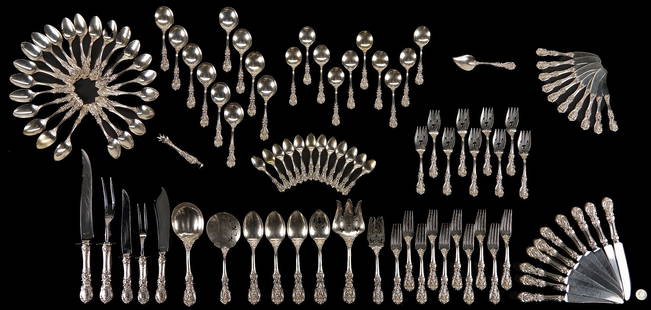 109 Pcs. Reed & Barton Francis I Sterling Silver Flatware: One hundred nine (109) pieces of Reed & Barton Francis I sterling silver flatware, including: 10 dinner knives, 10 individual butter knives, 23 teaspoons, 10 bullion spoons, 10 cream soup spoons, 9 sa