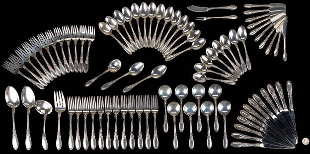 85 Pcs. Towle Old Mirror Sterling Silver Flatware: Towle Old Mirror Sterling silver flatware. Set includes: 12 knives (8 1/2 in), 12 dinner forks (7 1/4 in), 12 salad forks (6 3/8 in), 22 teaspoons (6 in), 10 flat handled butter spreaders , 2 dessert