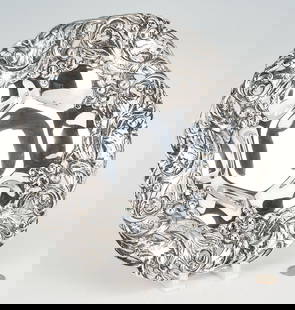 Gorham Sterling Silver Tazza, c. 1901: Substantial Gorham sterling silver Art Nouveau tazza or centerpiece dish, featuring a heavily chased and scalloped border decorated with acorns and foliate scrolls, atop six naturalistic chased and pi