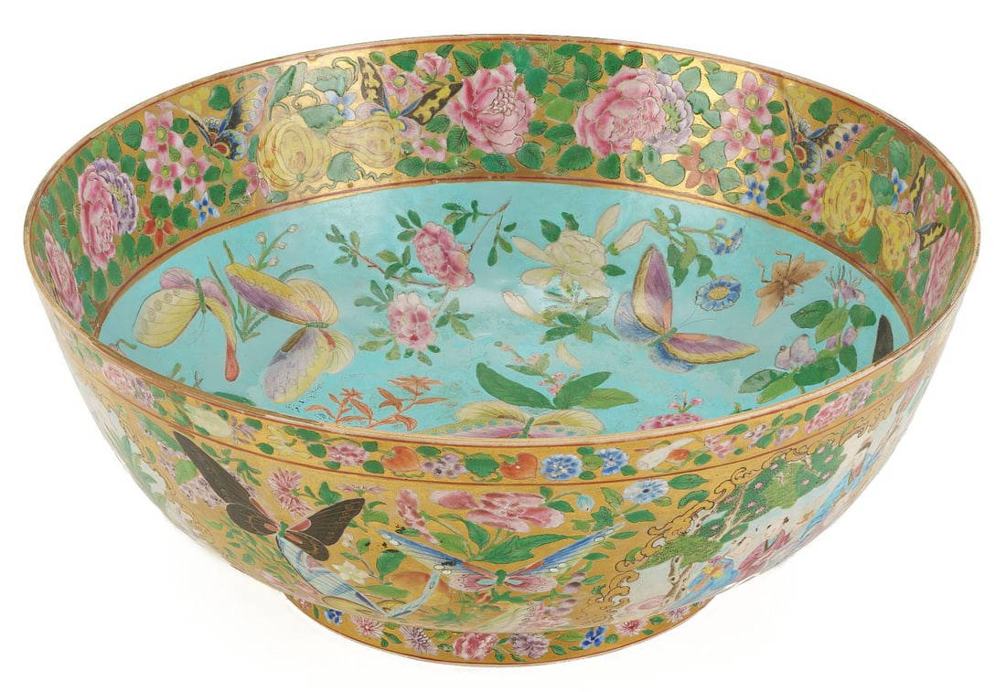 Early Chinese Export Famille Rose Bowl w/ Turquoise Interior
