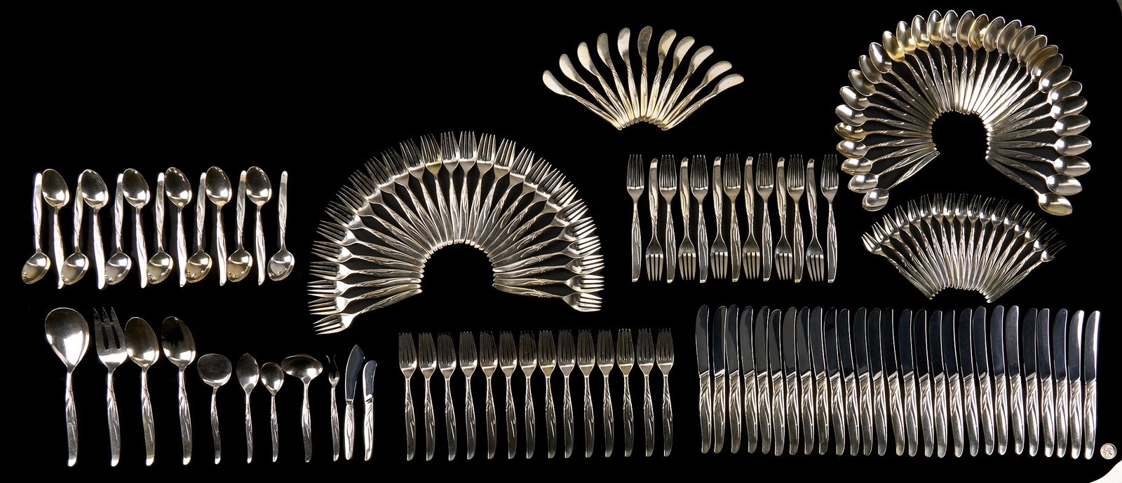 164 Pcs. Towle Southwind Sterling Flatware, svc. for 27: 164 pieces Towle sterling silver flatware in the mid-century modern Southwind pattern (introduced 1952), basic service for 27 plus extras. Includes 27 dinner knives, 27 dinner forks,