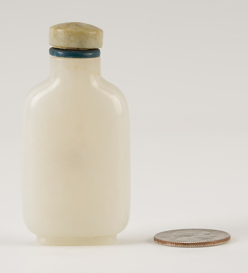 Chinese White Jade Snuff Bottle (1 of 11)